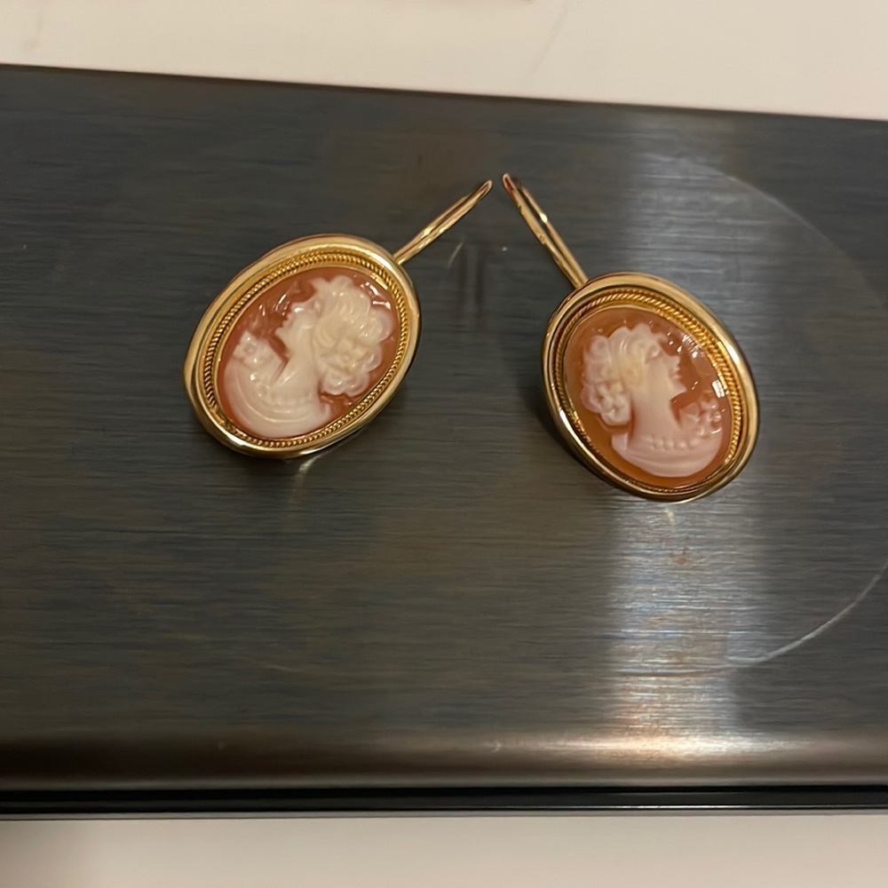 14 k Italian made vintage cameo women’s earrings
